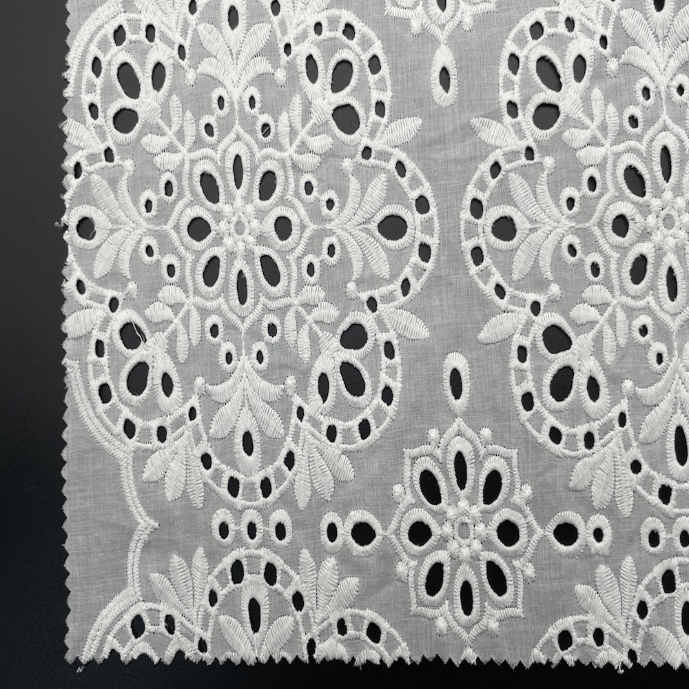 DELICATE_FLORAL_EMBROIDERY