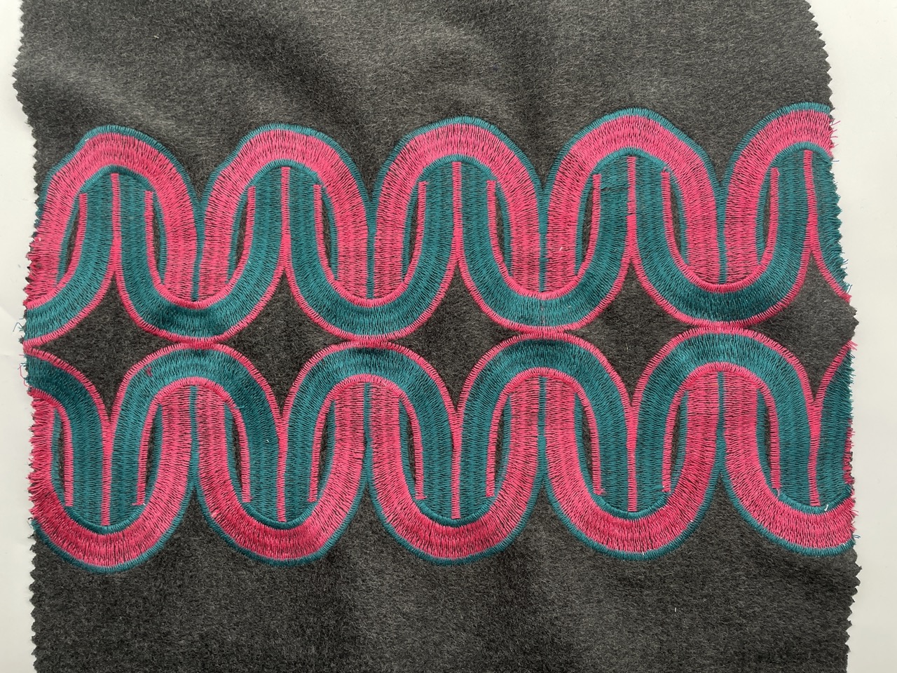 Contrast_styling_border_embroidery