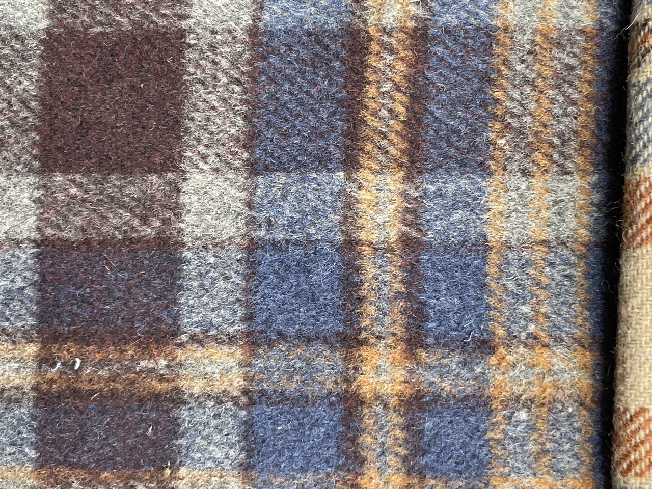 HOPPE_TWEED_FABRICS_READY GOODS